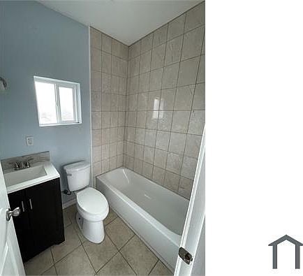 2nd image of 3670 1/2 Percy St
