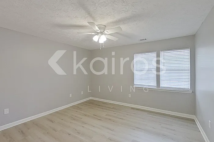 320 Deerpark Dr — Photo 11