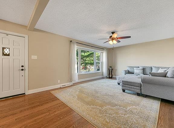 5th image of 9069 Crest Oak Ln