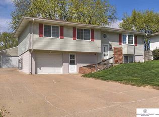 3816 N 211th St, Elkhorn, NE 68022