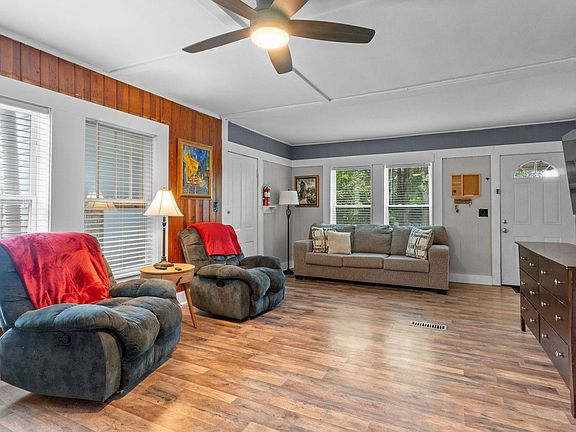 3rd image of 1511 18th St E