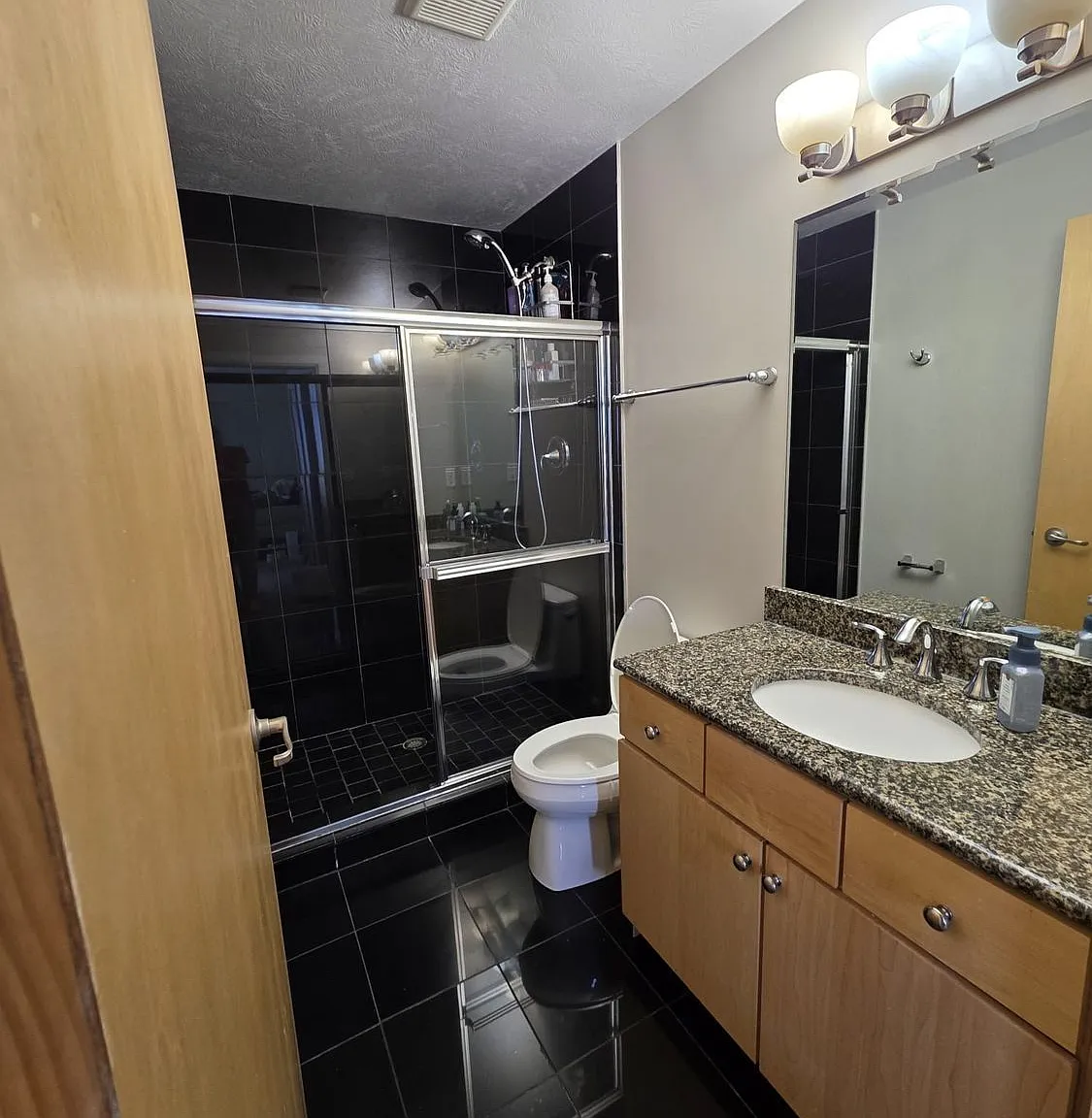 2 bed, 2.0 bath, 1141 sqft, $2,400 — Photo 4
