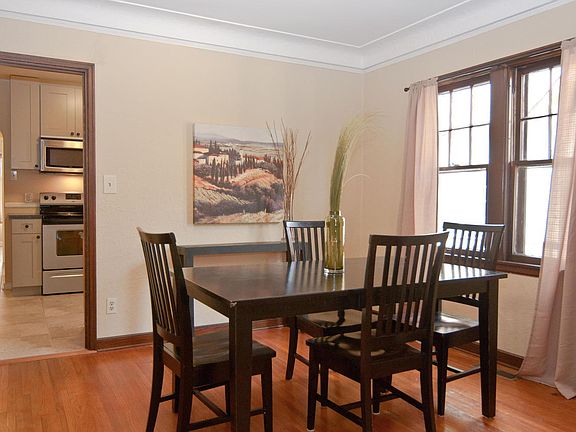 5th image of 1015 26th Ave SE #B