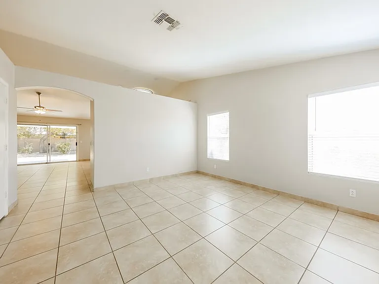 1419 W Villa Theresa Dr — Photo 3