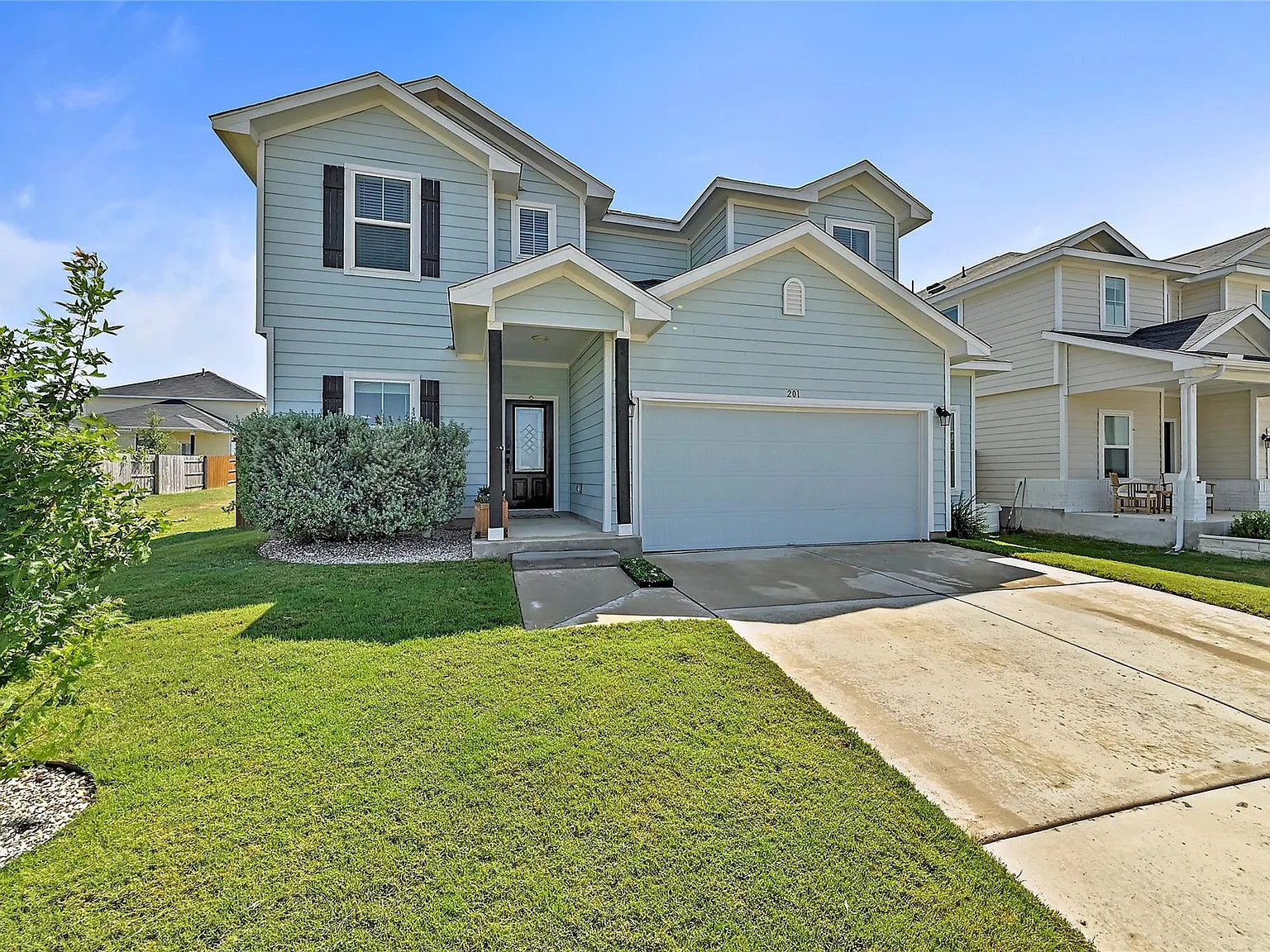 4 bed, 2.5 bath, 2384 sqft, $2,550 — Photo 1