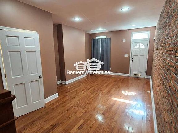 2nd image of 1518 W Pratt St