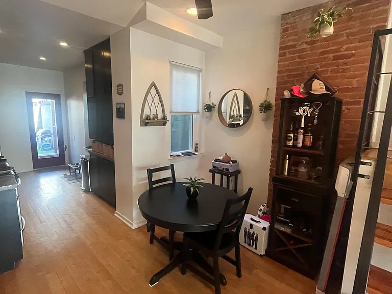 1323 E Palmer St — Photo 5
