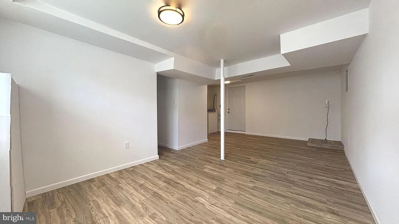 5 bed, 1860 sqft, $4,499 — Photo 4