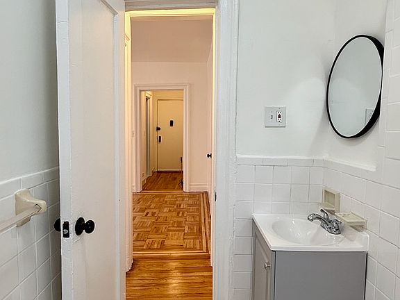 3rd image of 2156 Cruger Ave APT 3M