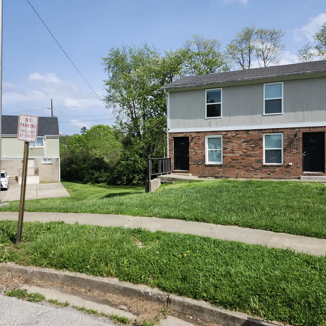 2 bed, 1.5 bath, 1000 sqft, $995 — Photo 1