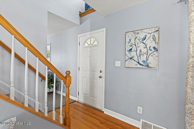 4th image of 101 Willow Lane