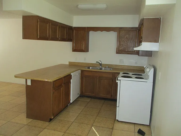 2209 N Jones Blvd — Photo 4