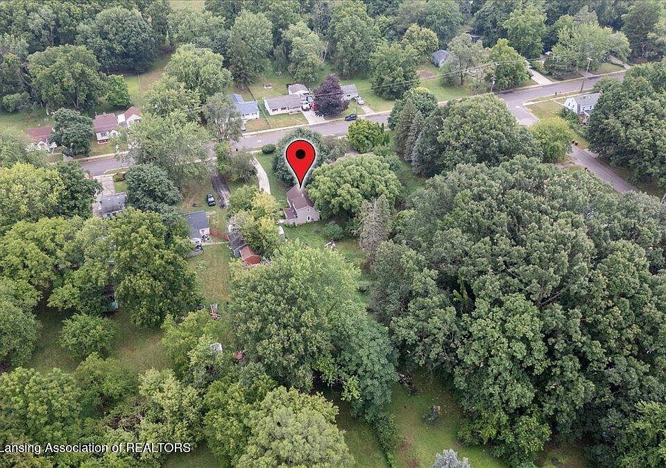 26th image of 1605 Hillcrest St
