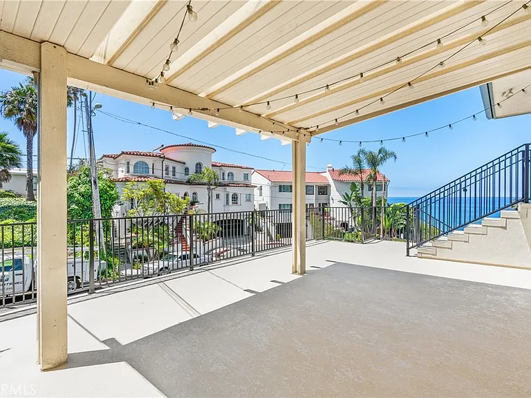 254 La Paloma #C — Photo 10