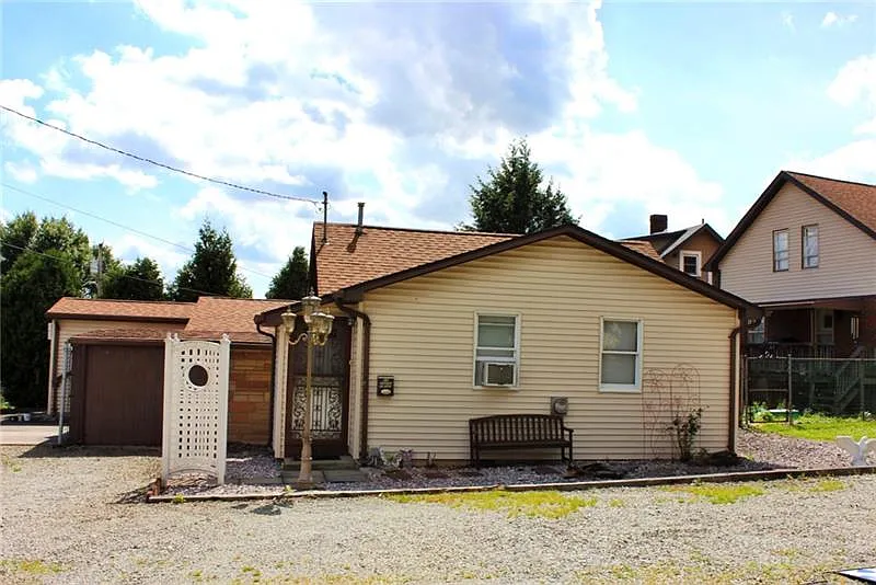 616 Stanton St Rear photo 1