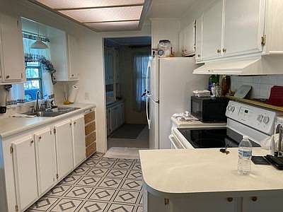 5th image of 3150 NE 36th Ave #304