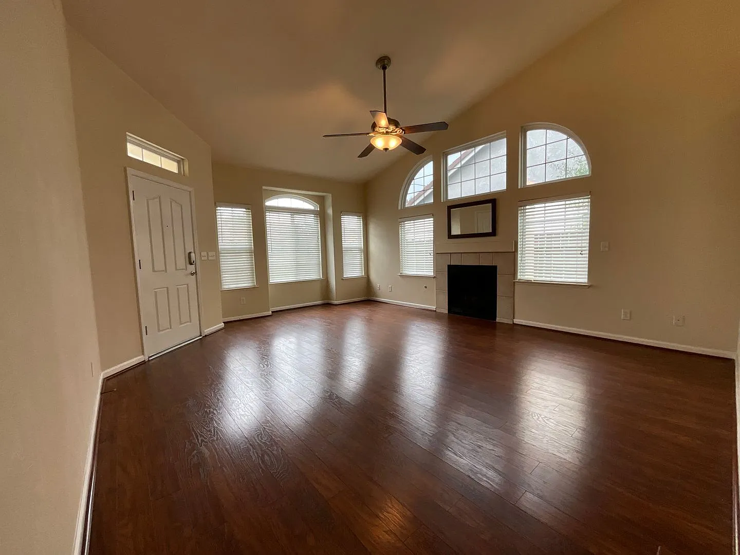 Lovely 3 bedroom 2 bath home in Northeast Fresno.. — Photo 2