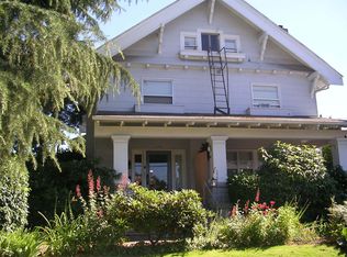 2170 NE Halsey St APT 4, Portland, OR 97232