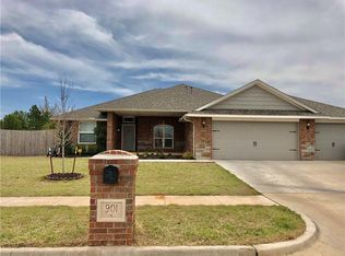 901 Brookhollow, Chickasha, OK 73018