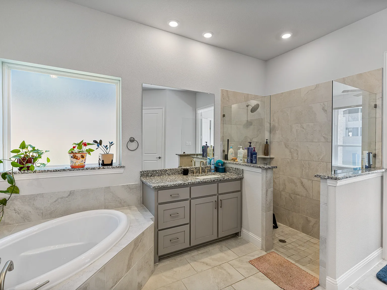 5 bed, 4.5 bath, 3684 sqft, $3,500 — Photo 4