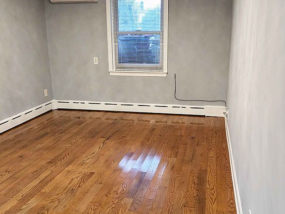 3rd image of 1413 Pelham Pkwy N #1L
