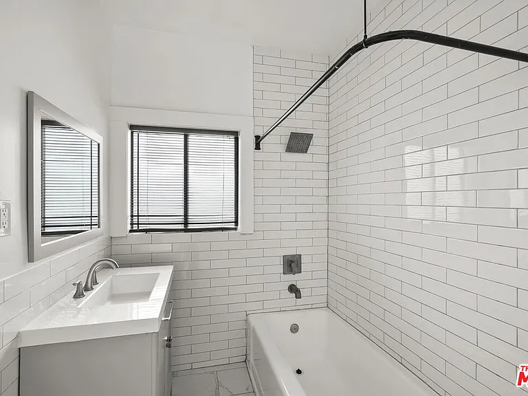 1821 N Grace Ave — Photo 25