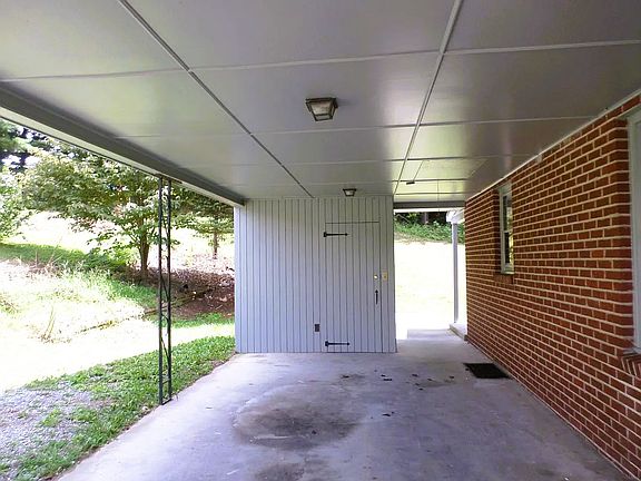 3rd image of 210 Roundhill Dr