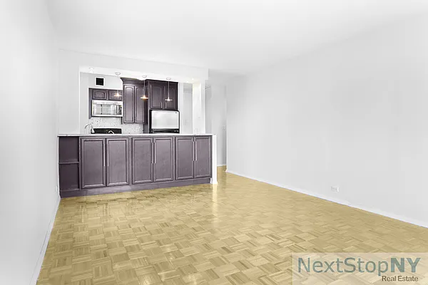 Rented by NextStopNY | media 30