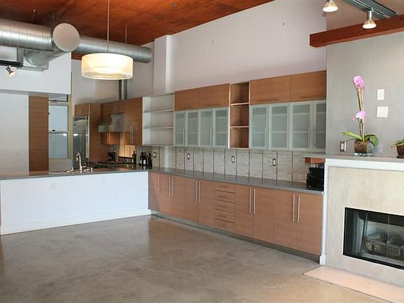4th image of 1152 N La Cienega Blvd Unit 102