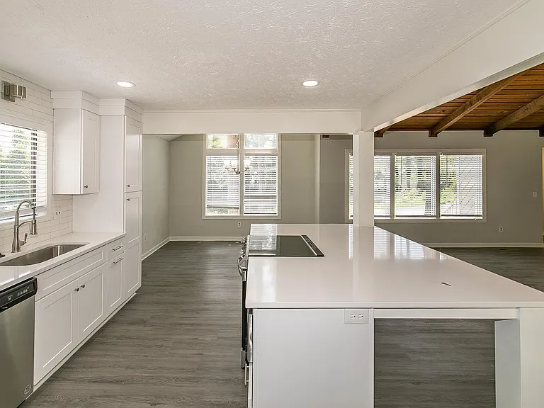 3941 Kensington Dr — Photo 6