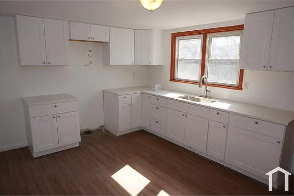 250 E Chestnut St — Photo 10