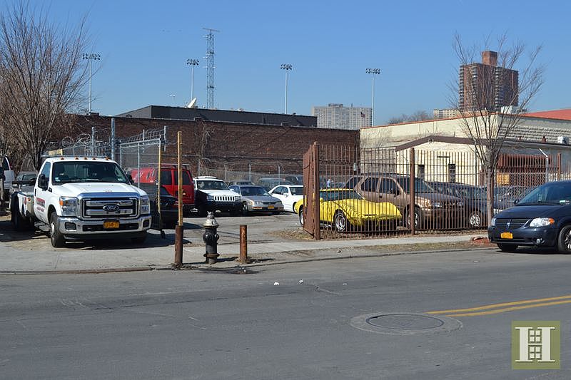 2nd image of 401 W 218th St