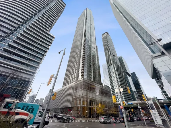 10 York St #5307, Toronto, ON M5J 0E1