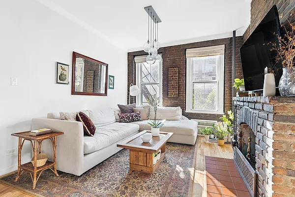 Sold by Compass | media 2