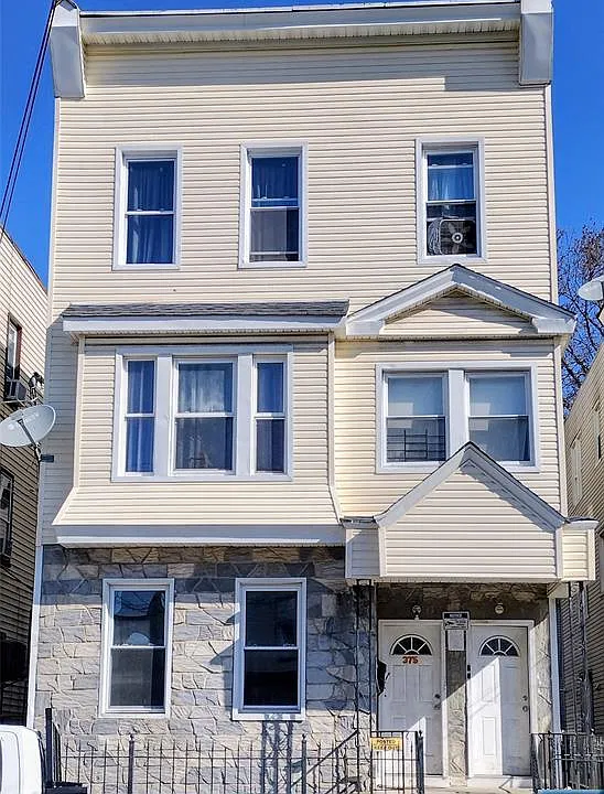 375 6th Ave W