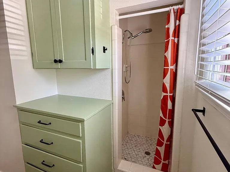 529 W D St #B — Photo 7