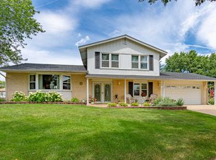 1382 Mitchell Trl, Elk Grove Village, IL 60007