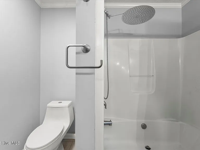 1053 Grove Landing Ln — Photo 15