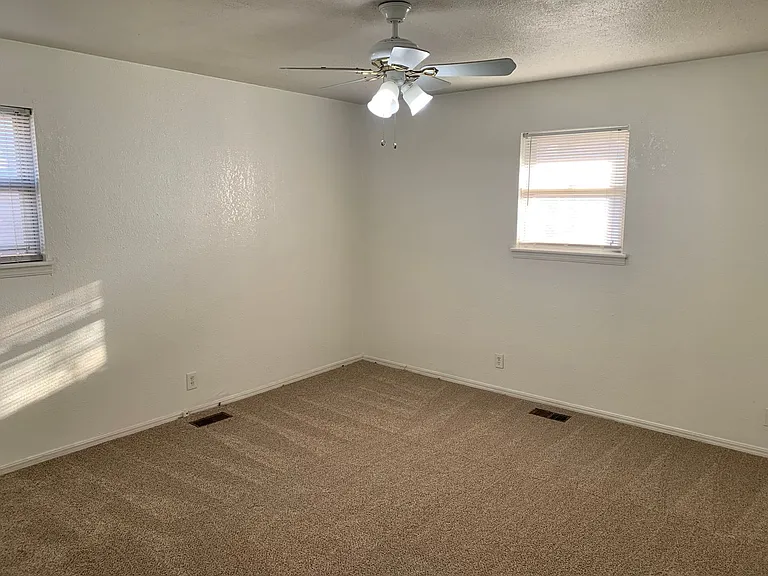 2716 Chaucer Dr — Photo 10