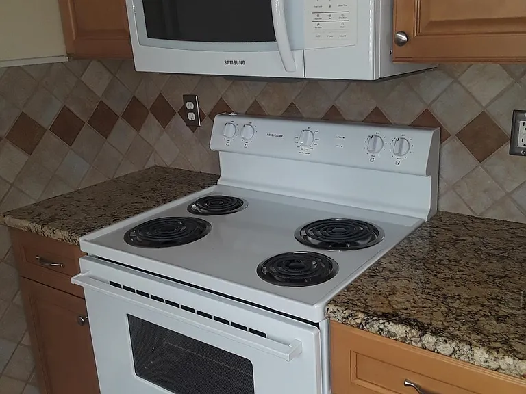 200 Country Club Dr #101 — Photo 4