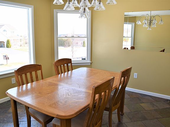 3rd image of 4035 Stoneridge Dr