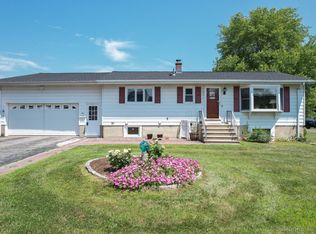 73 Starlet Ln, Waterbury, CT 06704