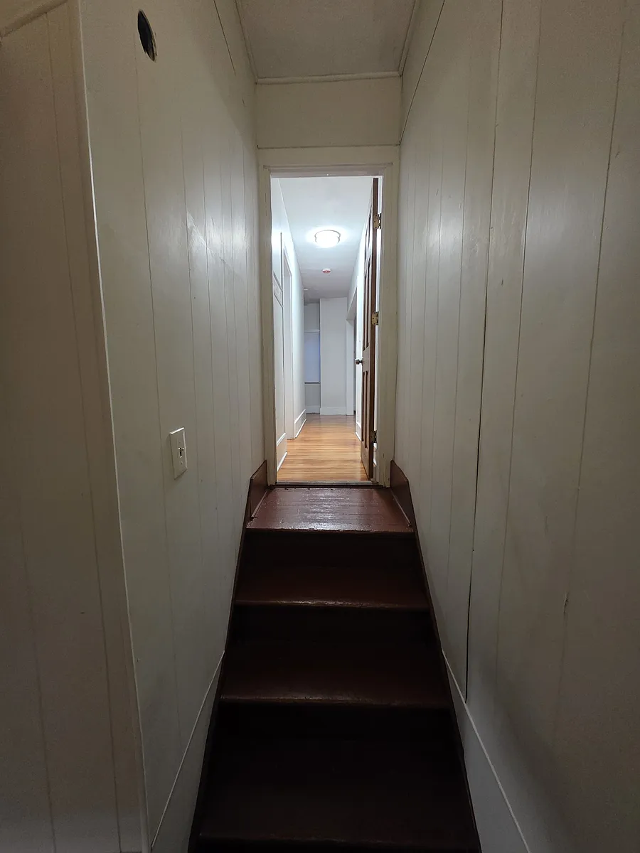 Building Photo - 214 Maple Ave #2L