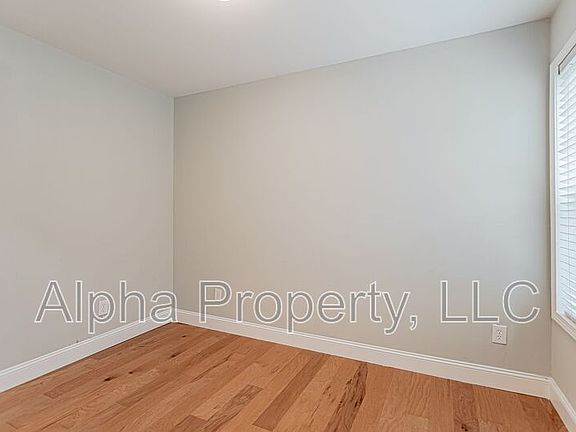 4th image of 305 Buncombe St #A