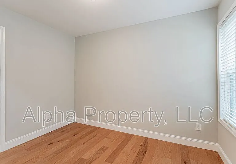 305 Buncombe St #A — Photo 4