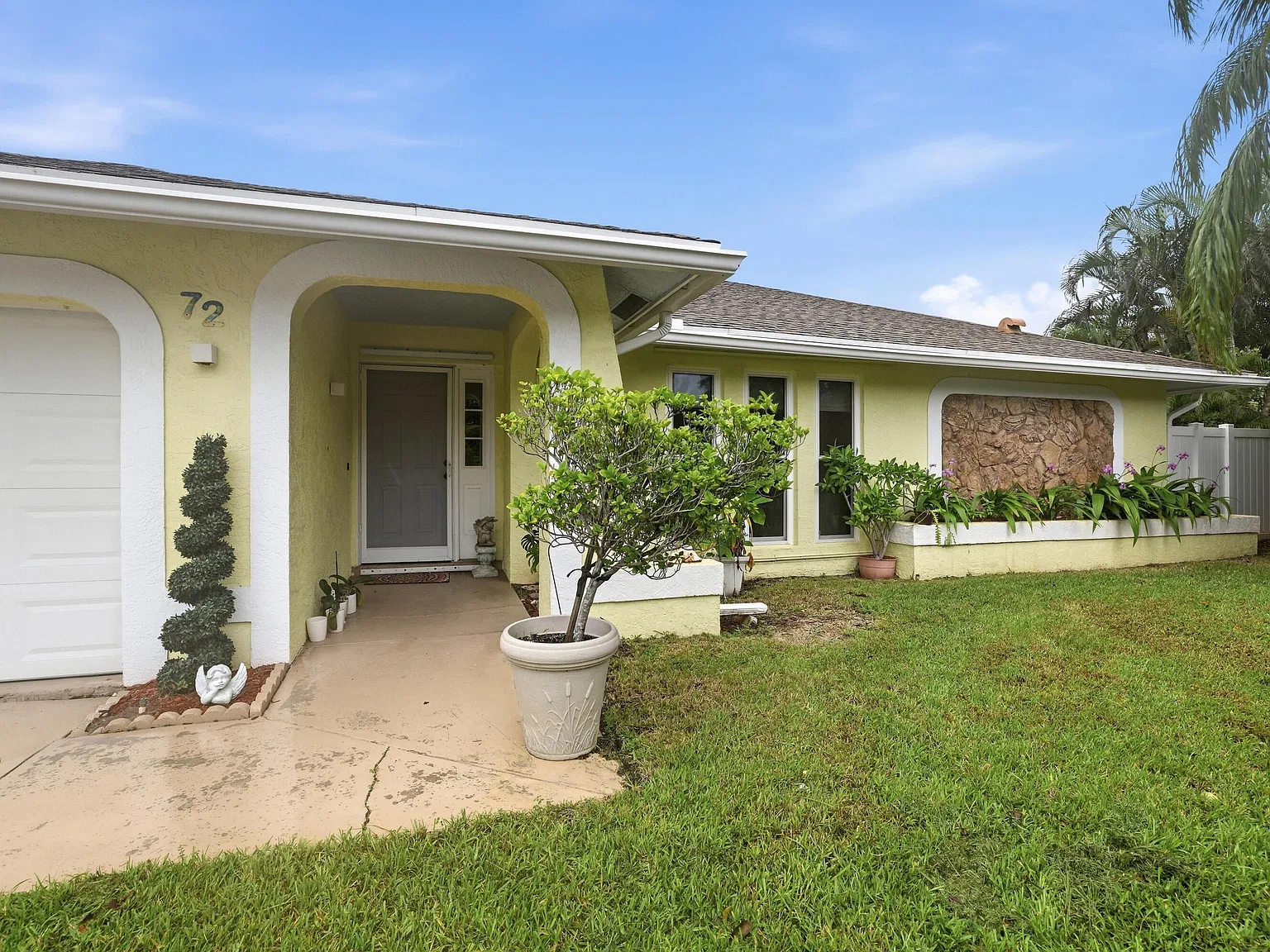 3 bed, 2.0 bath, 1969 sqft, $8,000 — Photo 3