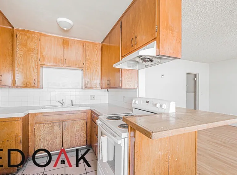 16515 Victory Blvd #2 — Photo 5