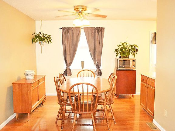 5th image of 15 Maplewood Ct