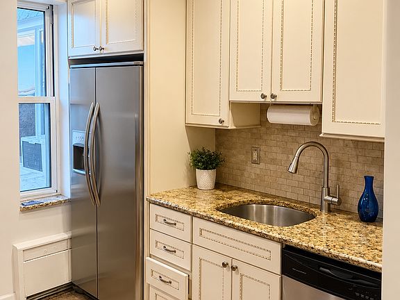 2nd image of 8450 Boulevard East #3D