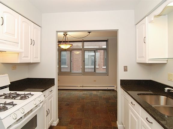 5th image of 169 N Grove Ave APT 2C
